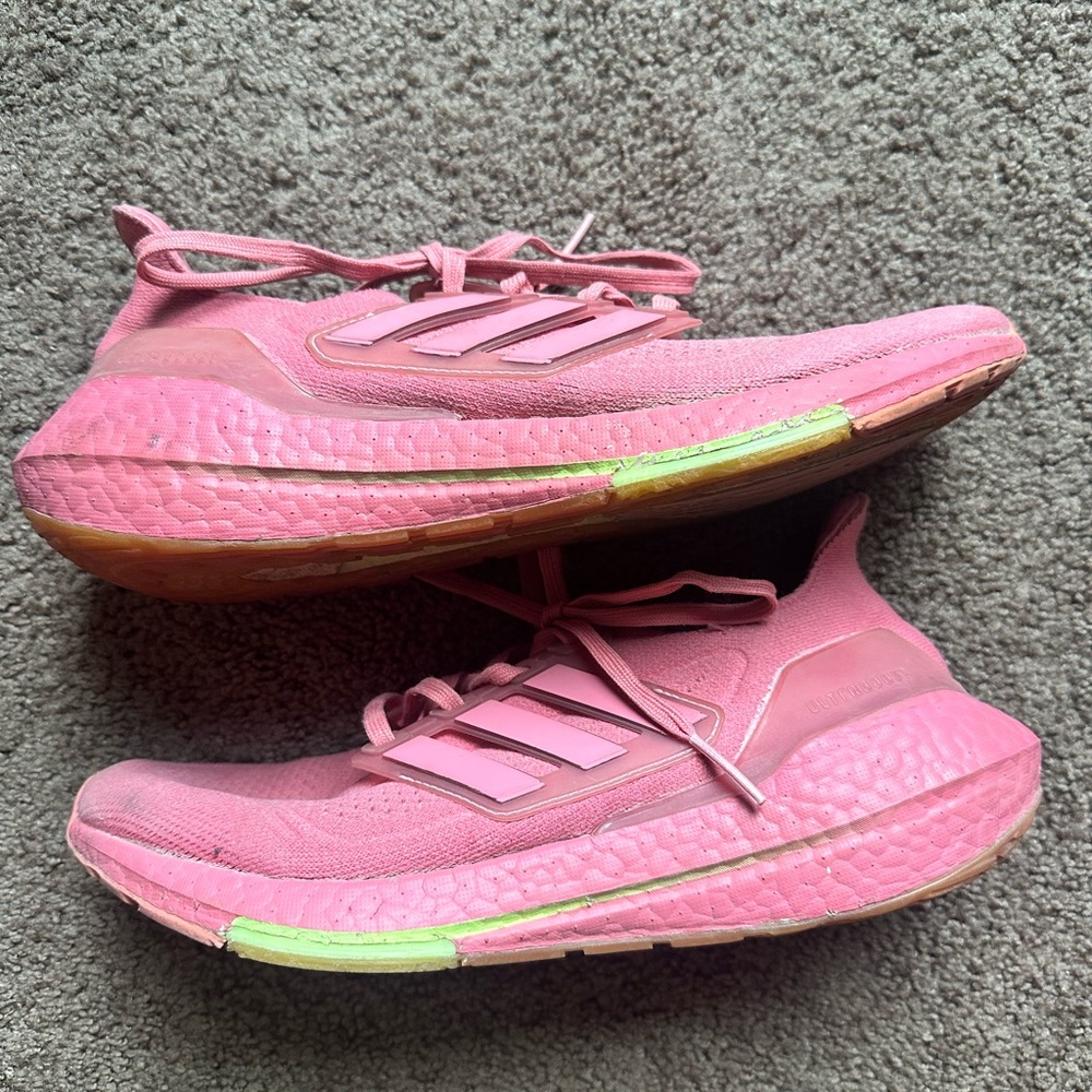 Adidas UltraBoost 21 in Hazy Rose Size 9 Women’s